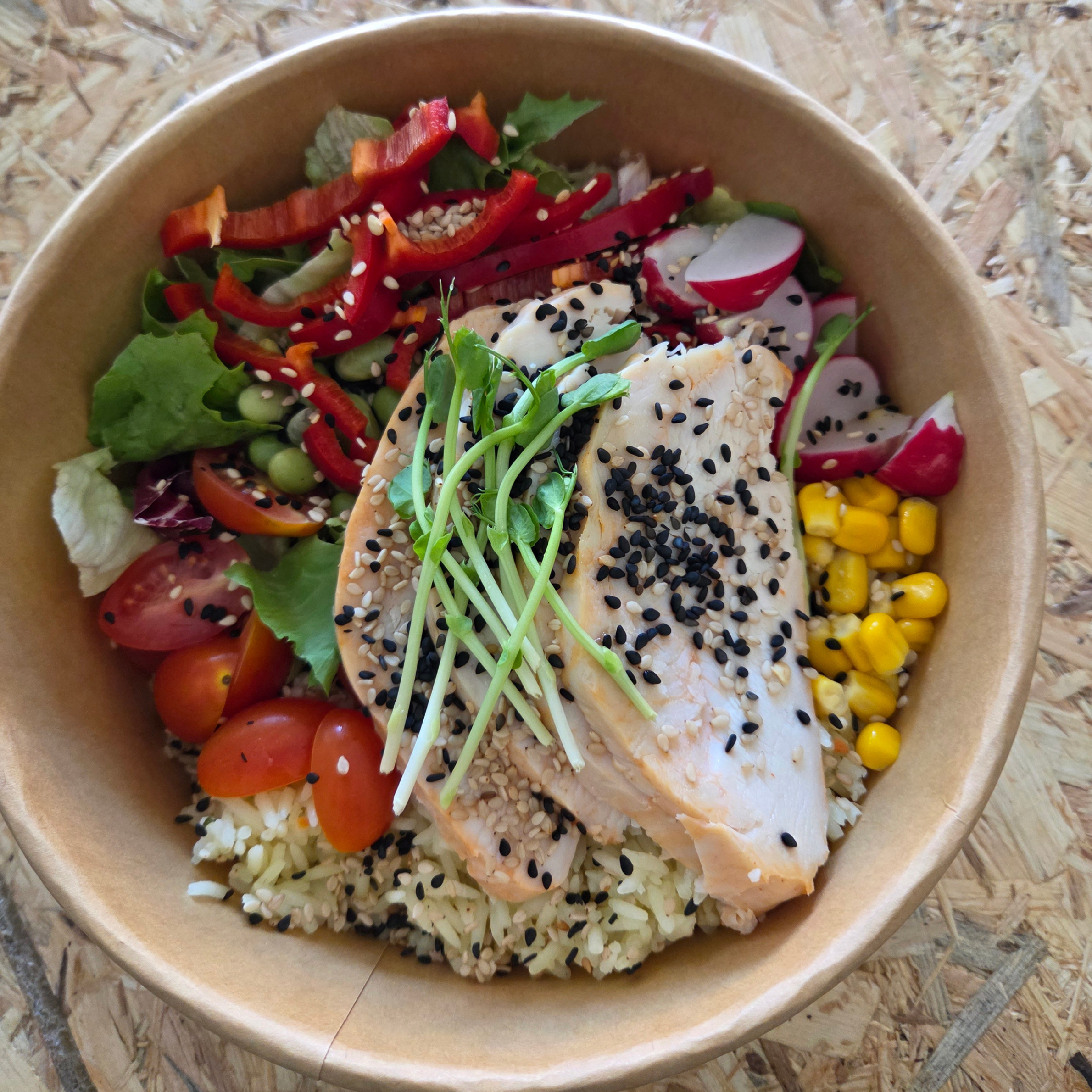 POKE BOWL s kuřecím masem a rýží